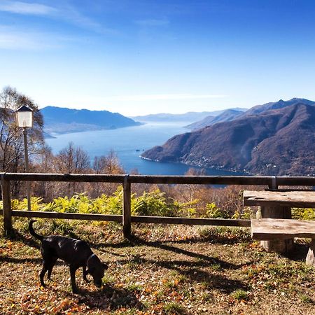 Casa Del Borgo "Aria & Acqua" Sul Lago Maggiore Maccagno Exterior photo