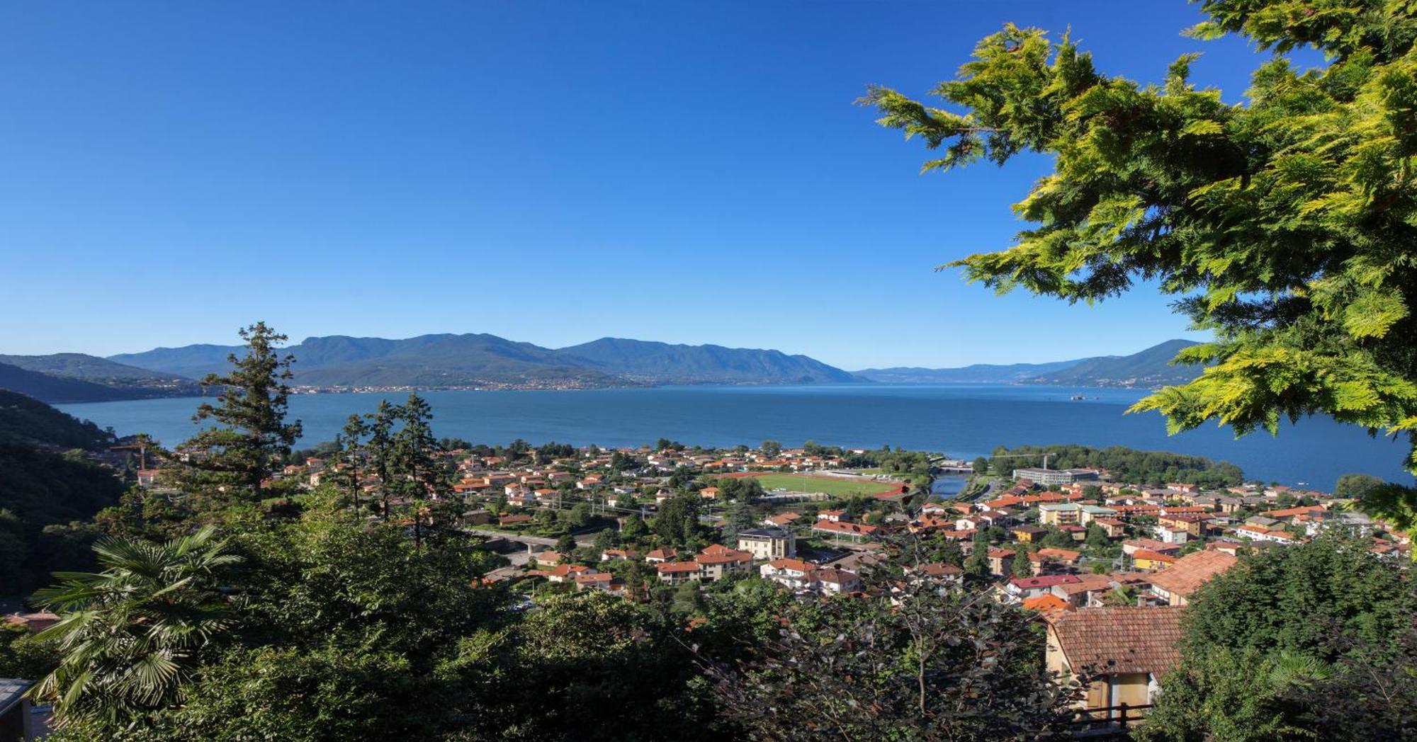 Casa Del Borgo "Aria & Acqua" Sul Lago Maggiore Maccagno Exterior photo