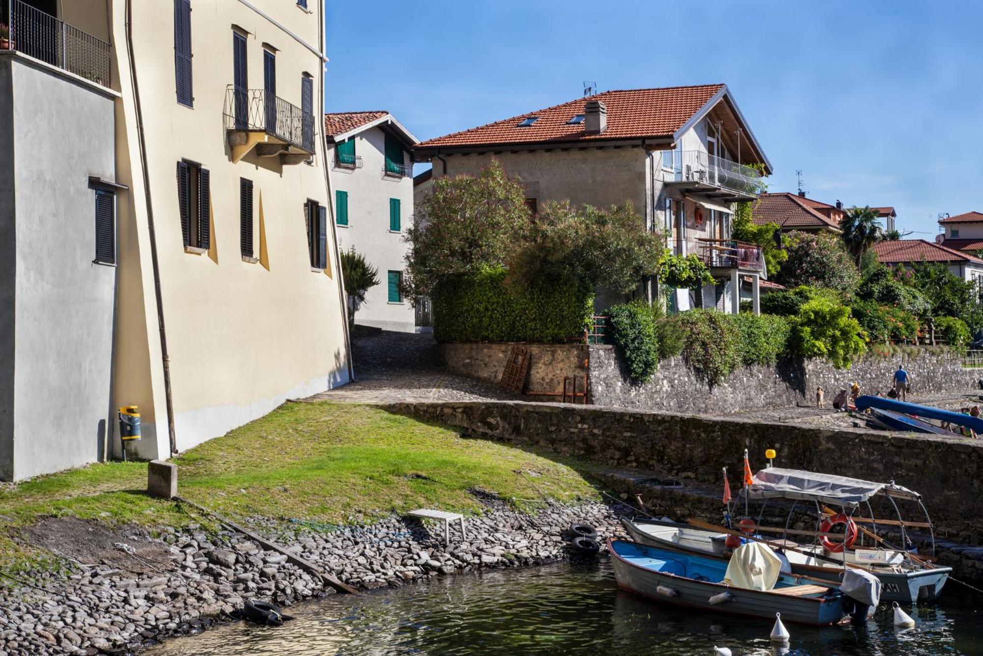 Casa Del Borgo "Aria & Acqua" Sul Lago Maggiore Maccagno Exterior photo
