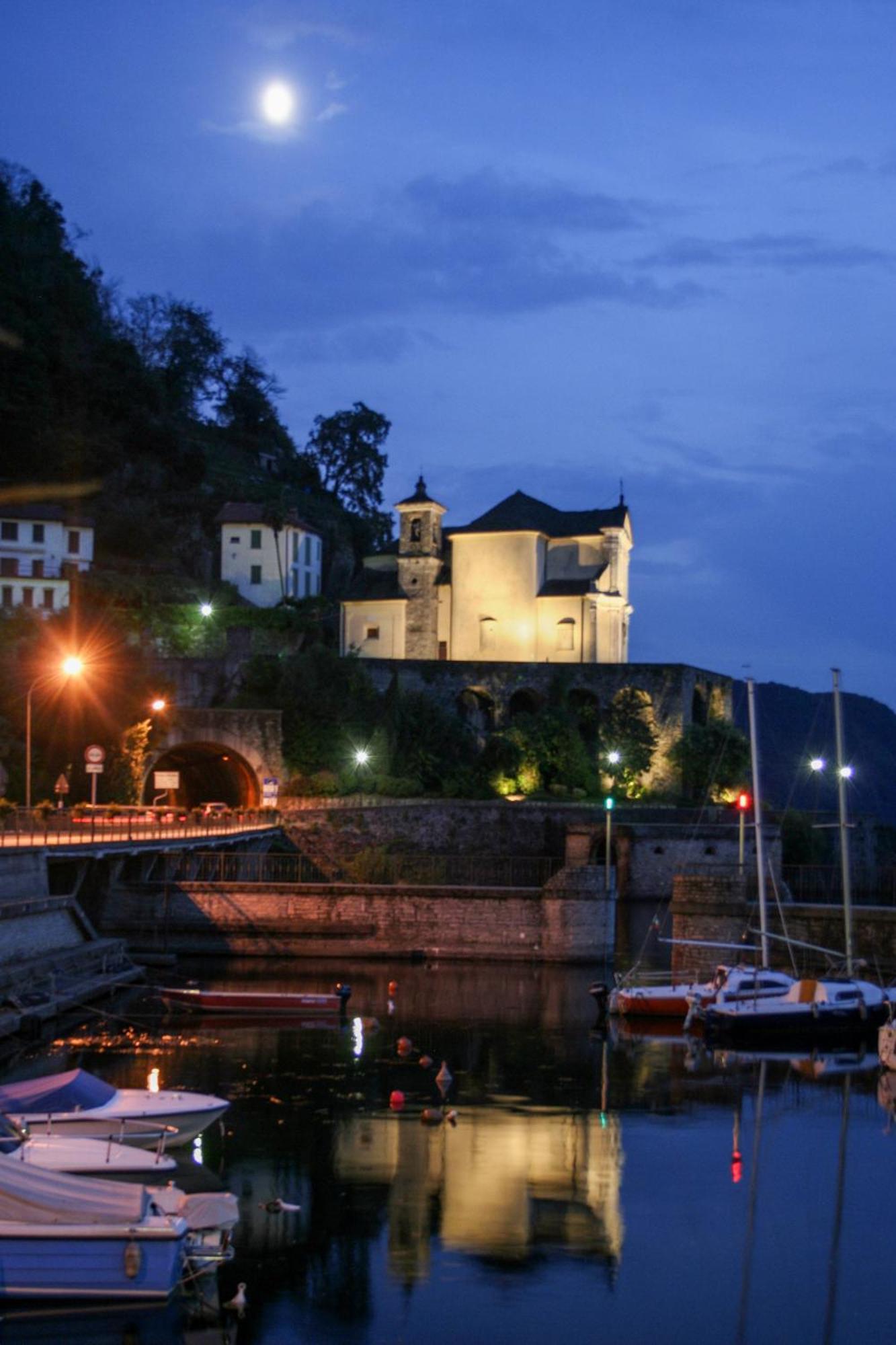 Casa Del Borgo "Aria & Acqua" Sul Lago Maggiore Maccagno Exterior photo